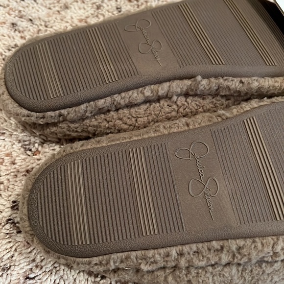 NWT Jessica Simpson brand women’s slippers size M (7-8) - Picture 2 of 3